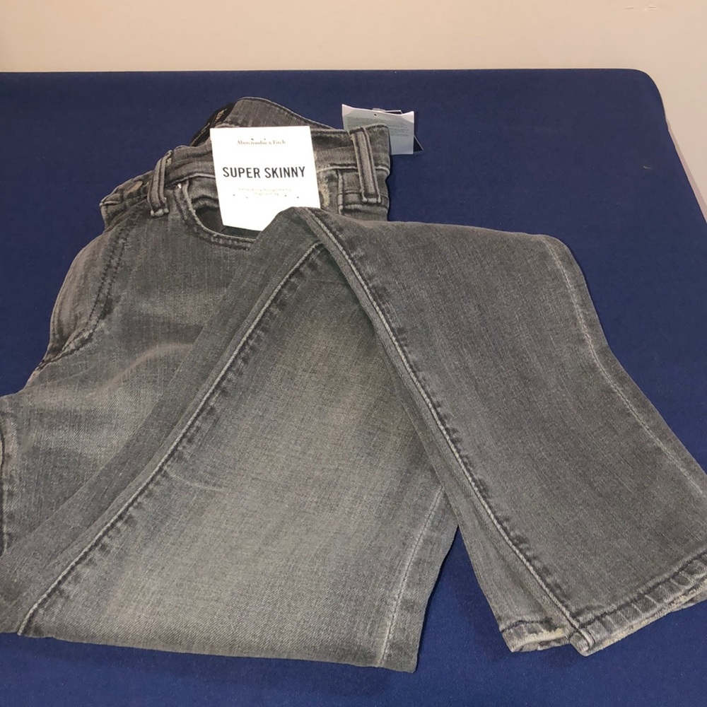 Abercrombie & Fitch super skinny stretch NWT size 28X32 - Picture 1 of 7